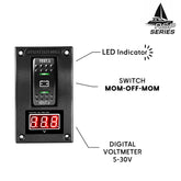 Panneau de test de batterie Baywatt RSP avec voltmètre digital 12/24V, interrupteur ON/OFF/ON et voyants LED pour sélection batterie 1 ou 2 – Vue avant